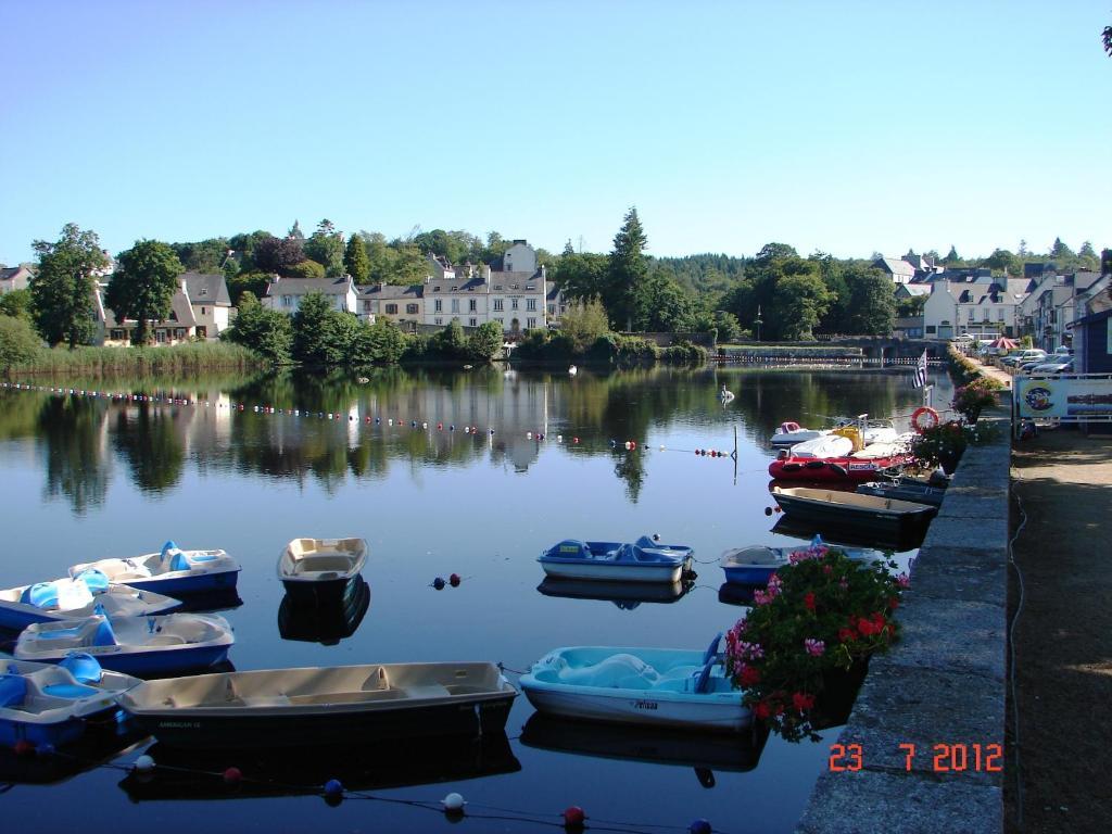 Hotel Du Lac Huelgoat Exteriör bild