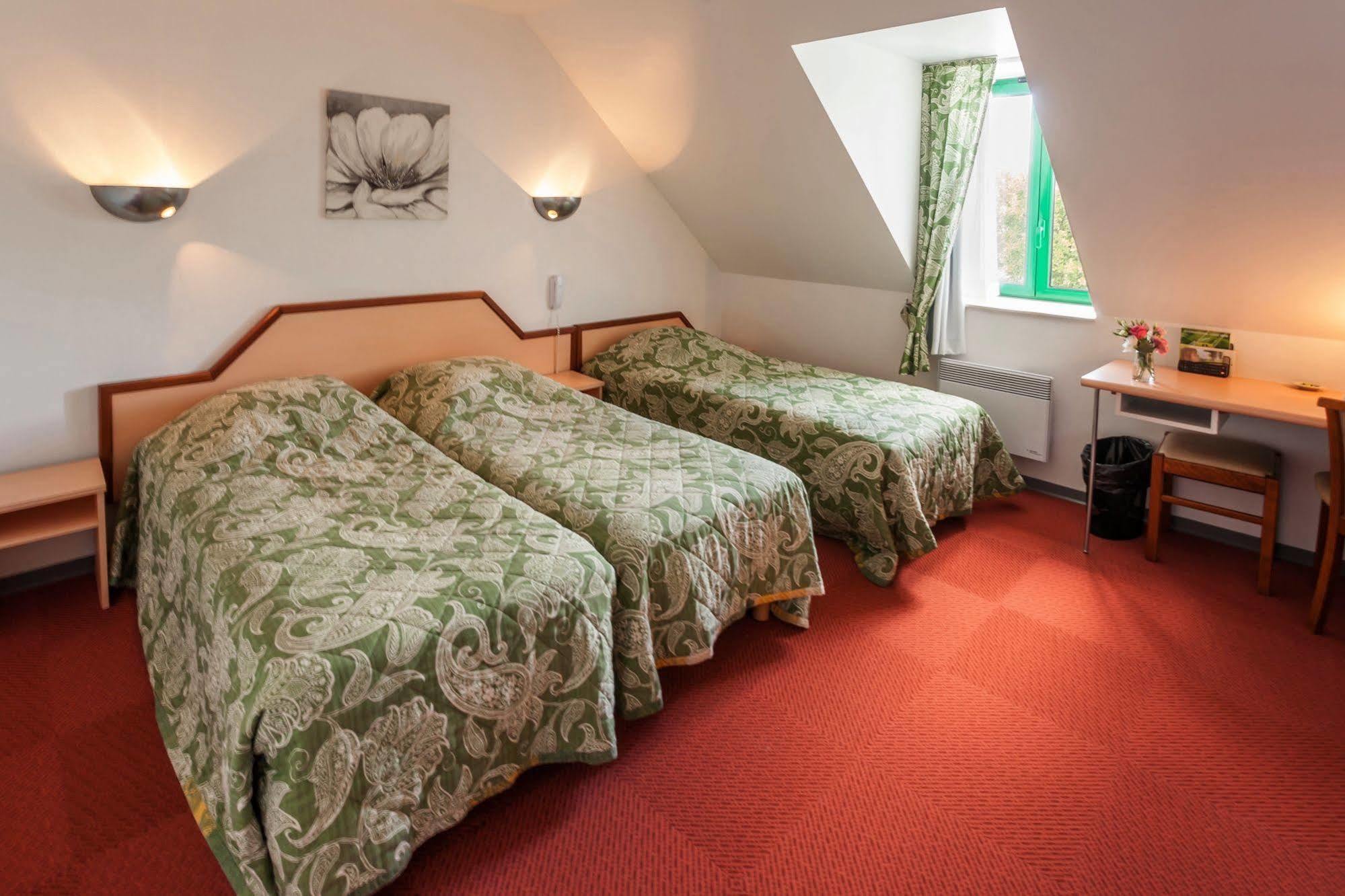 Hotel Du Lac Huelgoat Exteriör bild