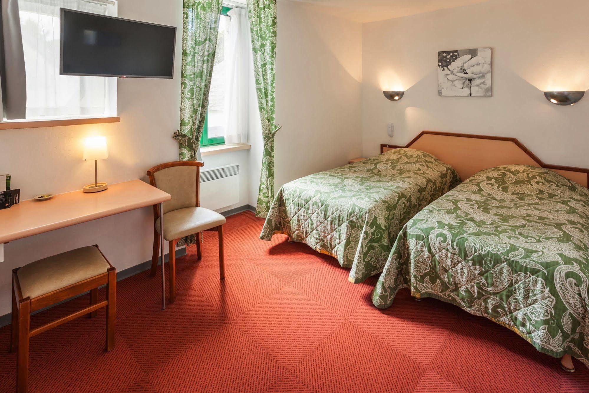 Hotel Du Lac Huelgoat Exteriör bild